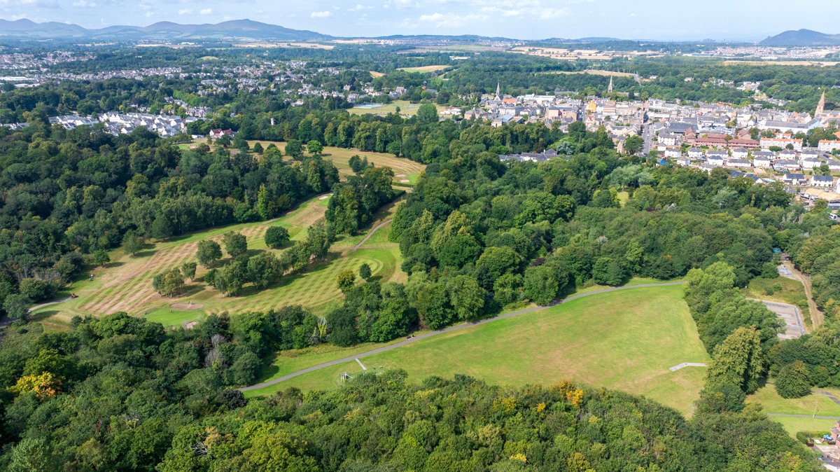 Alternative view of Newbattle Golf Course