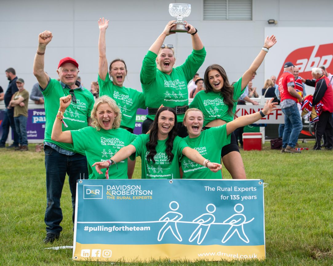  SAYFC Tug of War Avondale YFC ladies win.jpg