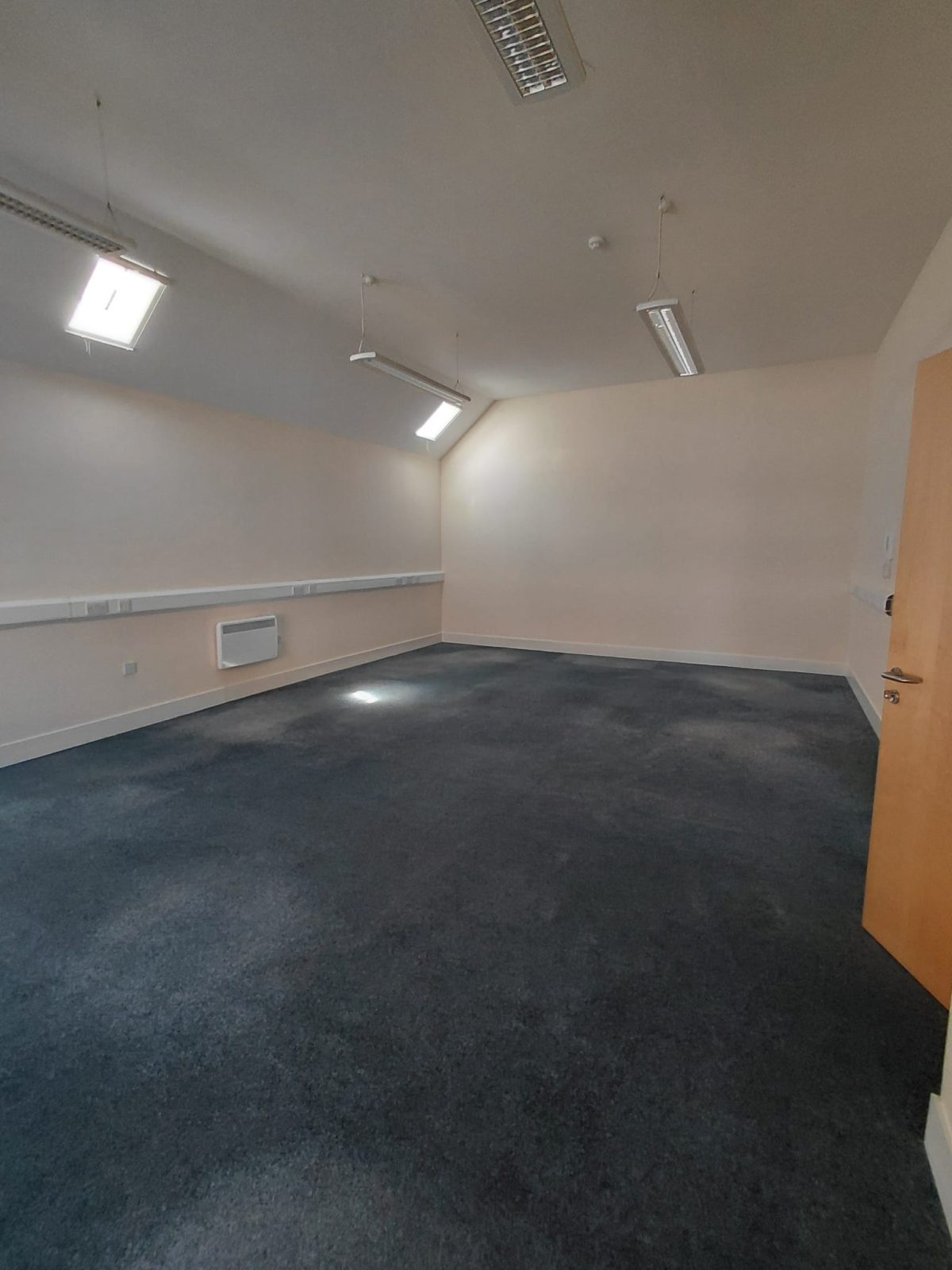 Office Units 6 & 7, West Philpstoun - Image 6