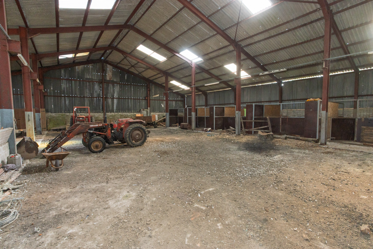 Agricultural-stable building